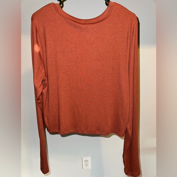 Old Navy - XL UltraLite Go Dry Crop Fitness - Picture 3 of 4